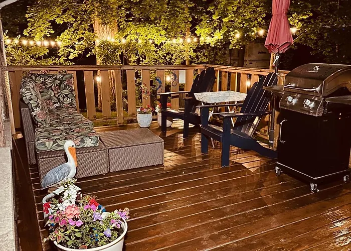 Walking Distance To Beach And Shops