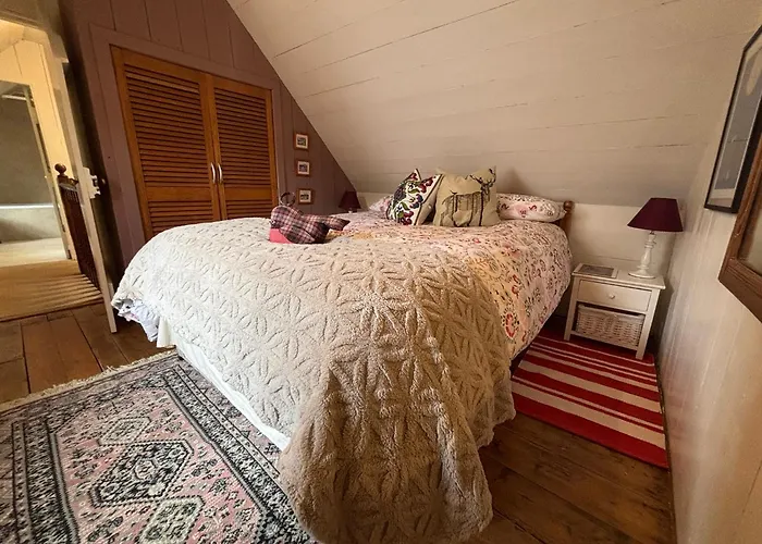 Loch Ness Village Cottage For 2 With Free Parking & Pets Welcome
