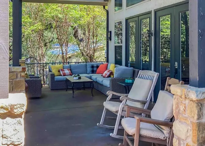Lakefront Home With Wifi, Entertainment, Dock & Lake Views - Dogs Ok