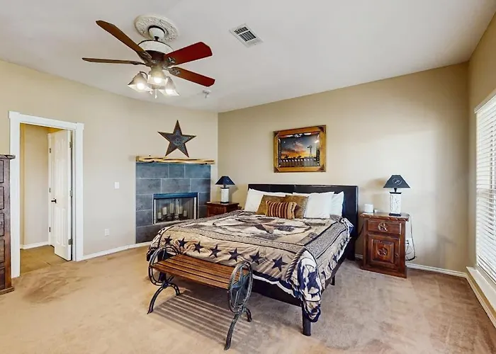 Waterfront Home With Kayak, View, Fire Pit & Wifi - Dog-Friendly