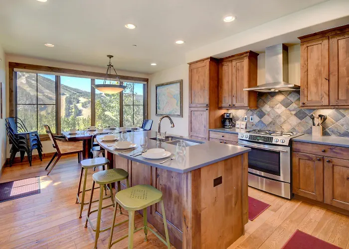 Luxury Villa 301: Resort-Adjacent with Hot Tub and Activity Perks