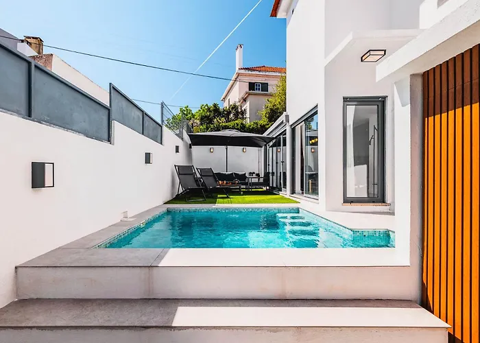 Luxury Villa Heated Pool & Sauna - No Parties Allowed