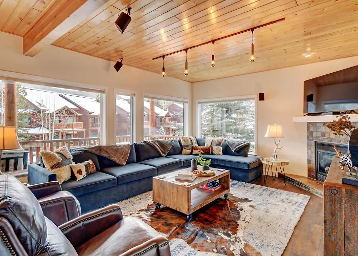 Luxury Slopeside Condo: Ski-In/Ski-Out with Hot Tub & Activity Perks