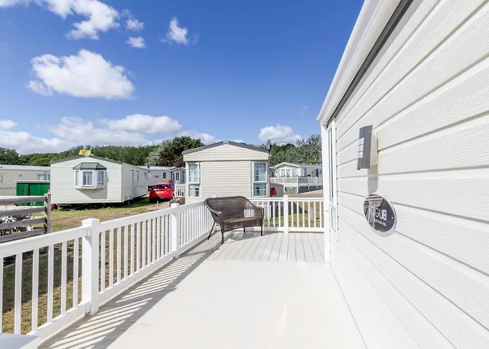 Beautiful, Pet Friendly Caravan By The Beach In Suffolk Ref 40126Nd