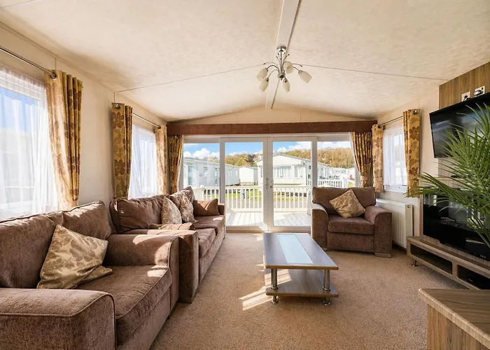 Beautiful 6 Berth Caravan By The Beach In Suffolk Ref 40076Nd
