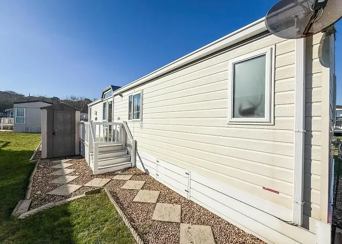 Beautiful, Pet Friendly Caravan By The Beach In Suffolk Ref 40126Nd