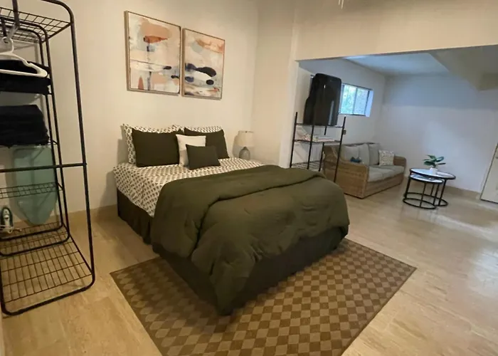 Hawaii Private Studio