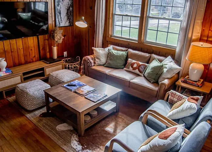 Birch House: Cozy Cabin 5 Min From Okemo