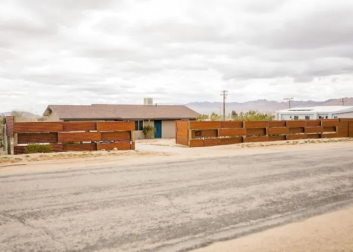 Cheerful 2Bedroom Home With Hot Tub And Cowboy Pool In Joshua Tree