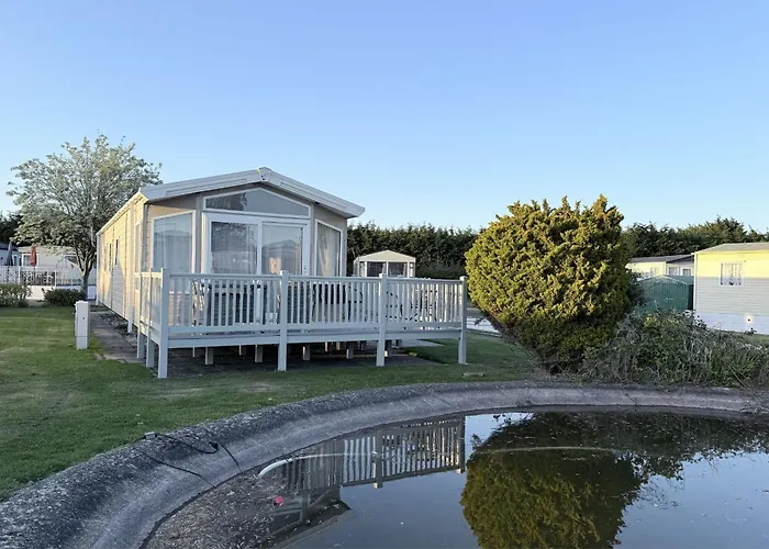 Stunning Caravan With Pond Views At Southview Holiday Park Ref 33026M