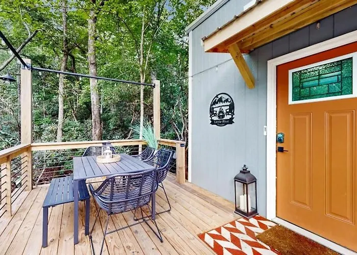 Lakefront Cabin & Cozy Lakeview Cottage