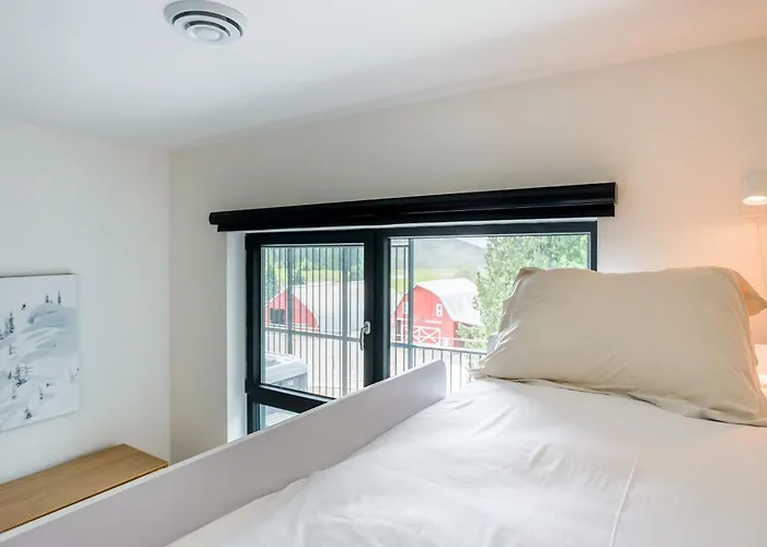 Le Refuge - Revelstoke Condo With Hot Tub
