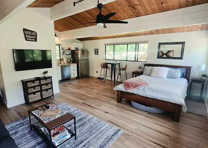 A Restful Studio Near A Creek And Forest - Pet Friendly