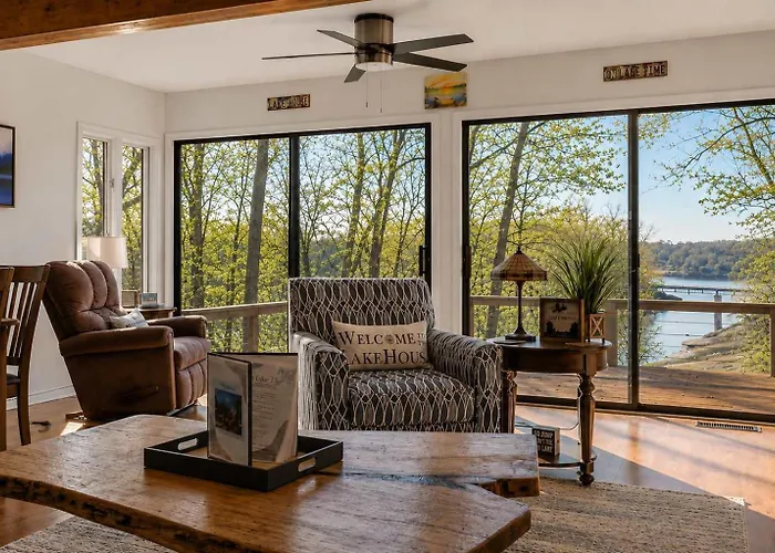Lakefront Home Serene Views & Deck Near Mammoth Cave