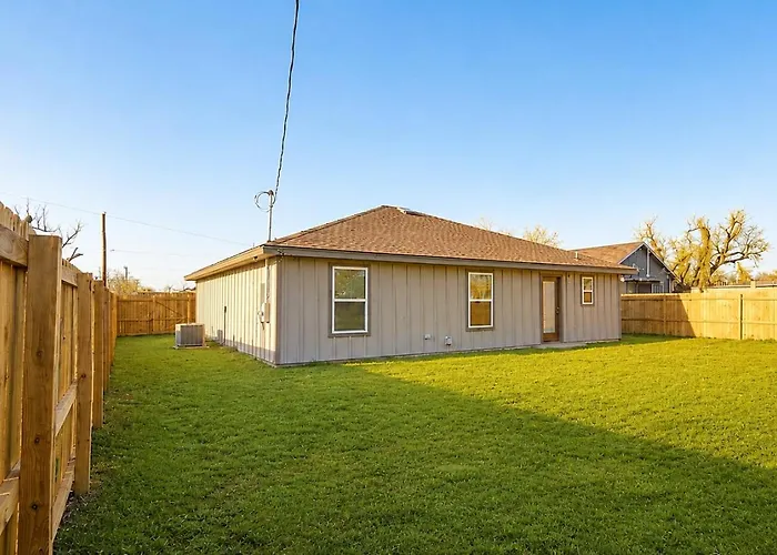 Spacious 2-Br Near Downtown & Concho River