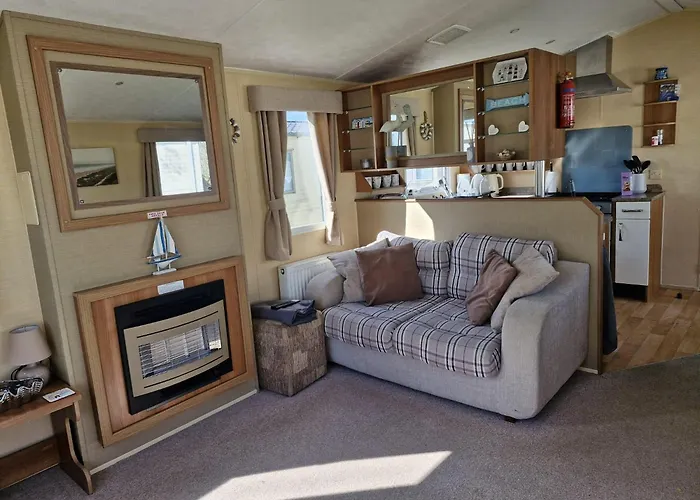 Lovely 8 Berth Caravan At California Cliffs Holiday Park In Norfolk Ref 50024B