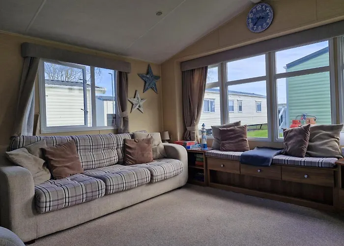 Lovely 8 Berth Caravan At California Cliffs Holiday Park In Norfolk Ref 50024B