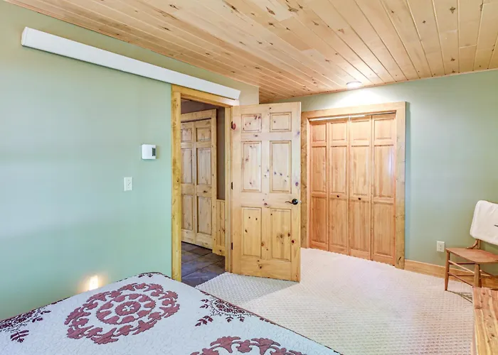 Waterfront Cabin On Trout Lake W/ Private Dock!