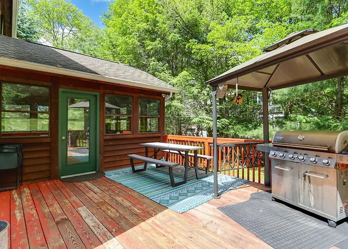 Split Rock Resort: Family Getaway W/ Fire Pit!