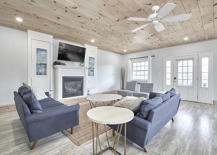 4Br Honey Harbour Cottage | Hot Tub & Fire Pit