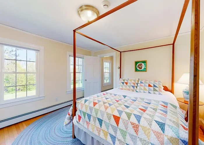 Renovated Farmhouse On An Acreage With Grill, Four-Bedrooms, & W/D - River Views