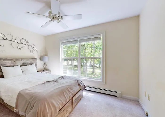 Peaceful Home With Forest Views & Great Yard - Minutes To Town