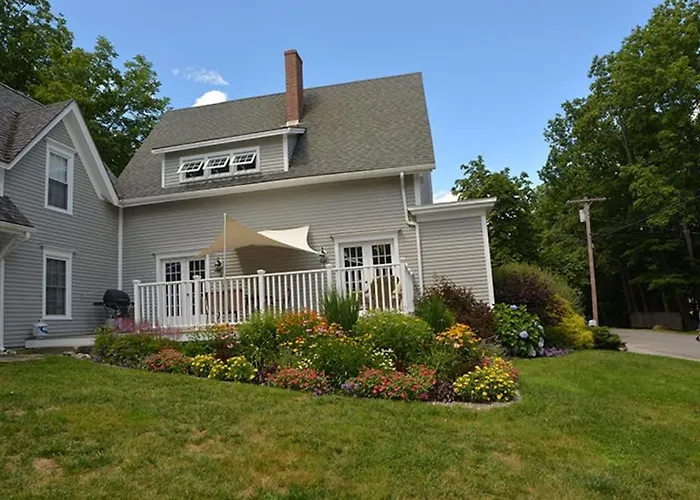 Gorgeous Water-View Home & Attached Apartment With Washer/Dryer