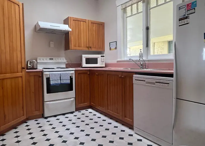 The Beach House - Paihia Holiday Home