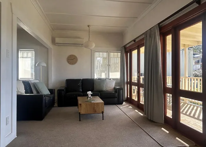 The Beach House - Paihia Holiday Home