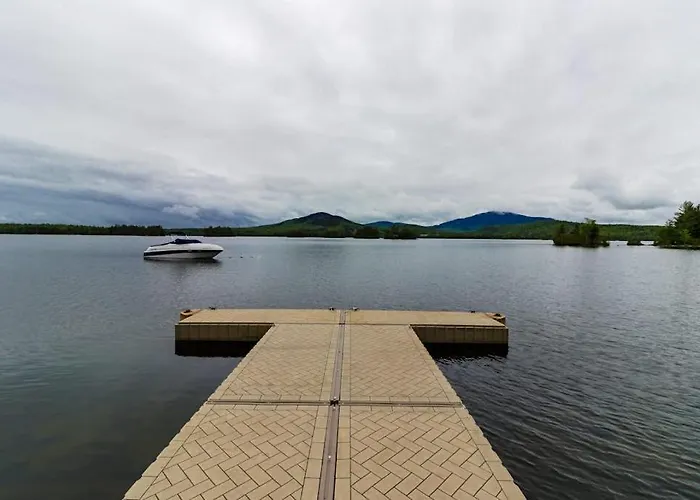 Vintage Lakefront Cabin With Incredible Water Views, Private Dock & Pebble Beach