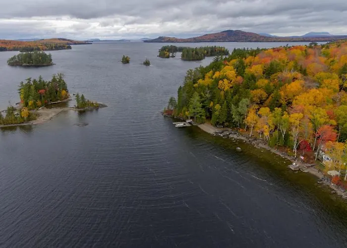 Vintage Lakefront Cabin With Incredible Water Views, Private Dock & Pebble Beach