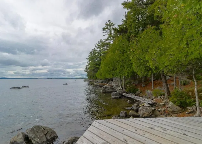 Waterfront Cabin With Amazing Views From The Deck & Lake Access