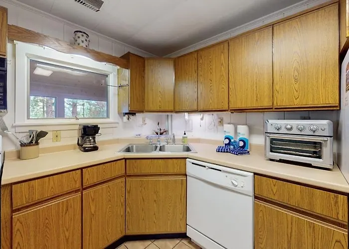 Lakefront Home With Private Dock, Pebble Beach & Enclosed Porch - Dogs Welcome