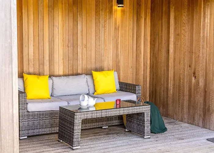 Nyland Lodge - Hot Tub - Fireplace - Free Parking & Wifi