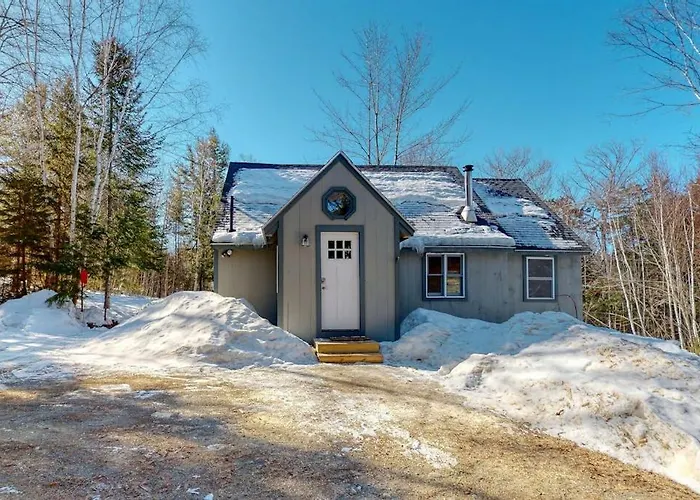 Cozy Woodsy Cabin W/ A Deck, Firepit, Gas Grill, Free Wifi, & Full Kitchen