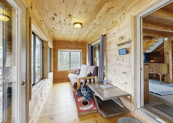 Wonderful Lakefront Gem W/ Free Wifi, Dock, Private Beach, Kayaks, Canoe & More