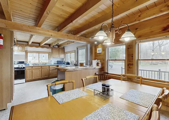 Wonderful Lakefront Gem W/ Free Wifi, Dock, Private Beach, Kayaks, Canoe & More