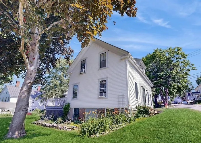 Beautiful Retreat | Home Office | Walk 5 Minutes To Main Street