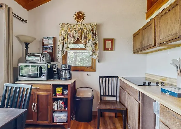 Secluded Sunset Point Mountain Top Cabin, Wifi, Dish Tv, Firepit