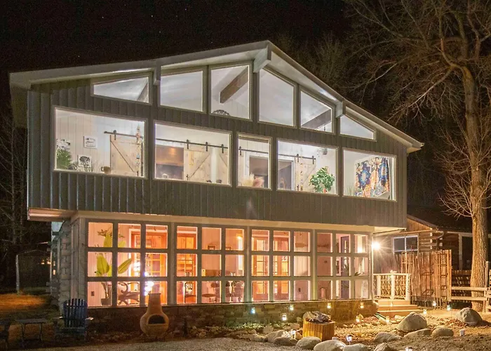Remodeled Lake Cabin, Stunning Mtn View, New Patio