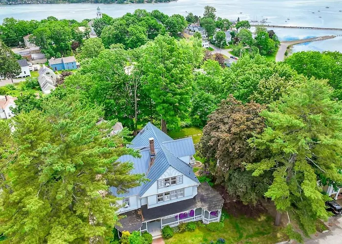 Beautiful Home With Ping-Pong, Fast Wifi & W/D - Walk To Dining