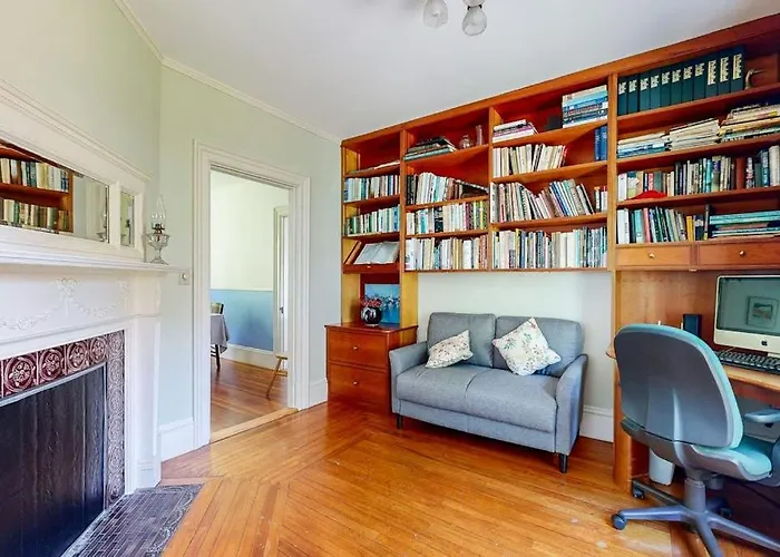 Parker House: Historic Home - Walk Downtown, Dog-Friendly & Washer/Dryer
