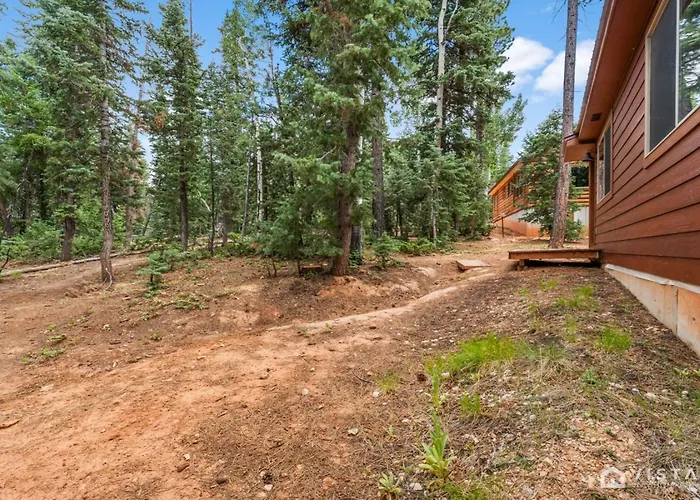 Lovely Log Cabin With Fire Pit!