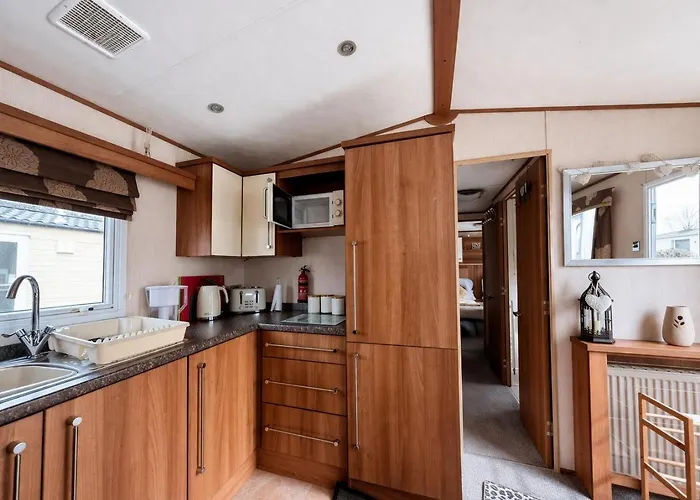 Lovely Caravan For Hire With Decking At Skipsea Sands In Yorkshire Ref 41015Wf