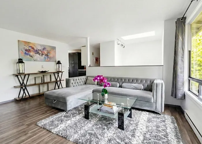 Remodeled, Spacious, Modern Retreat 5 Bedroom 3Ba, 2Kit