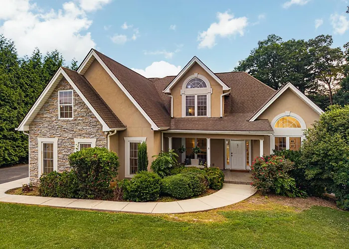 Luxury Retreat With Pool, Hot Tub & Game Lounge | 20 Mins To Dt Asheville