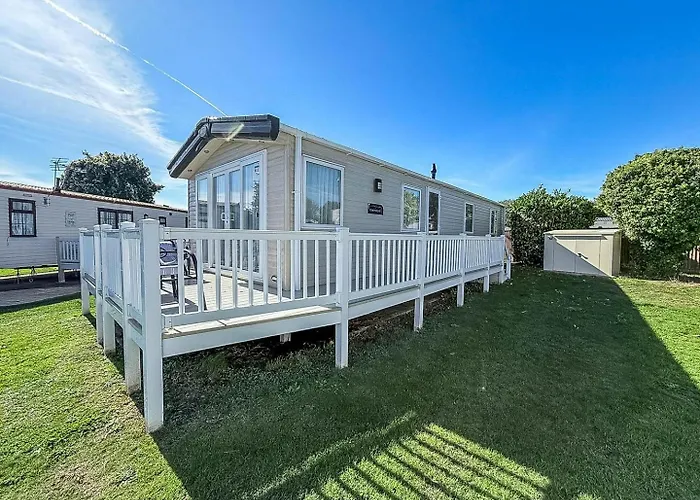 Stunning 6 Berth Caravan With Decking At Cherry Tree Park In Norfolk Ref 70802C