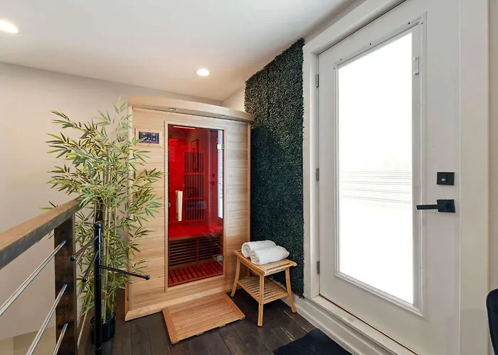 Magnificent New Home W/8 Beds & Free Parking