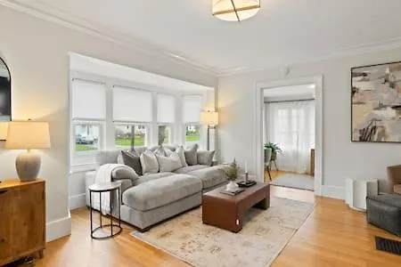 Rochester Gem: 3Br Near All!