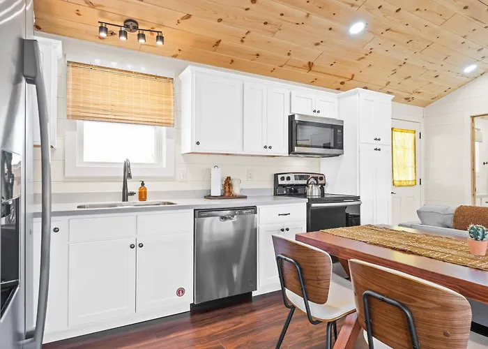 The Lodges At Eden Reserve - Pet Friendly Cabins Near Ark